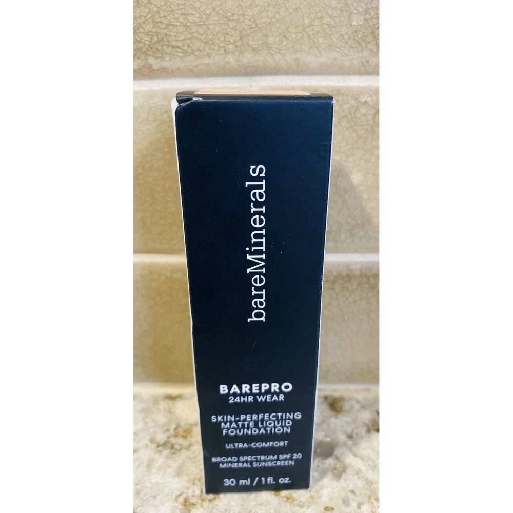 bareMinerals BAREPRO 24HR MATTE FOUNDATION SPF 20 light 26 cool